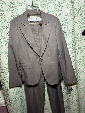 Emily Designs Women's Gray Blazer and Pants Set